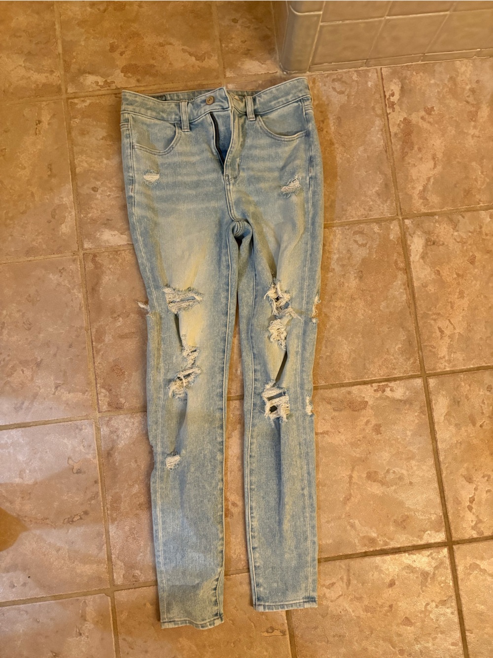 American Eagle Outfitters Light Wash Distressed Skinny Jeans